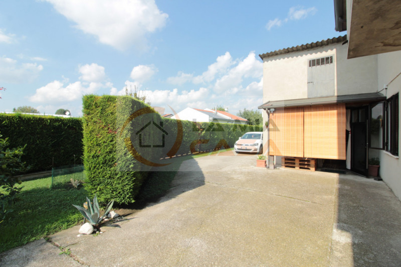 Legnaro -  Porzione di bifamiliare tutta al piano terra.  E' la casa ideale per chi cerca grandi ...