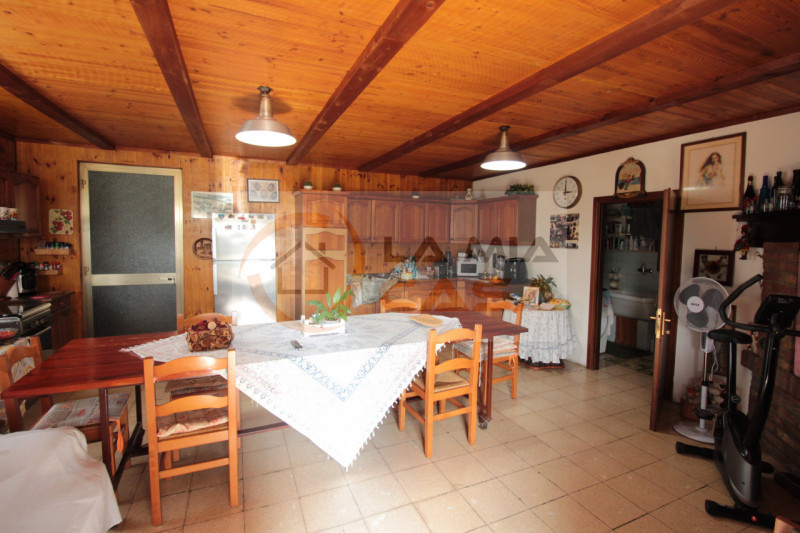 Legnaro -  Porzione di bifamiliare tutta al piano terra.  E' la casa ideale per chi cerca grandi ...