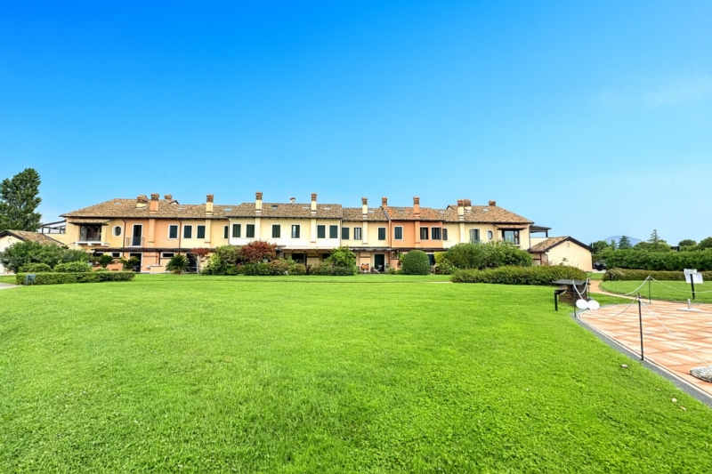 SELVAZZANO DENTRO (PD) – GOLF CLUB LA MONTECCHIA
Elegante casa a schiera con terrazza privata, ga...
