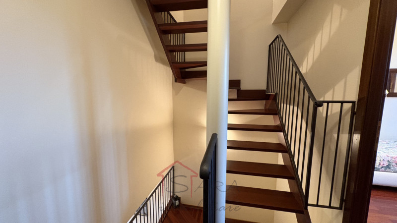 SELVAZZANO DENTRO (PD) – GOLF CLUB LA MONTECCHIA
Elegante casa a schiera con terrazza privata, ga...