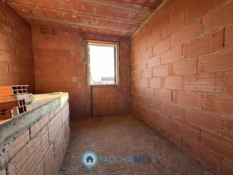 Immobile in esclusiva al Gruppo Padova MLS
A Due Carrare, in posizione comoda ai principali servi...