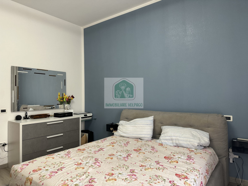 Scopri questo affascinante appartamento trilocale situato nel cuore di Villorba, una delle zone p...