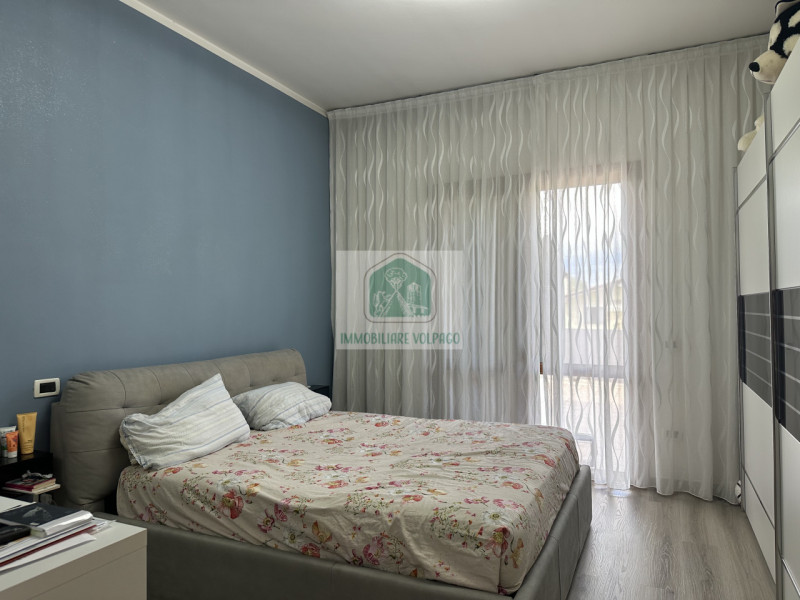 Scopri questo affascinante appartamento trilocale situato nel cuore di Villorba, una delle zone p...