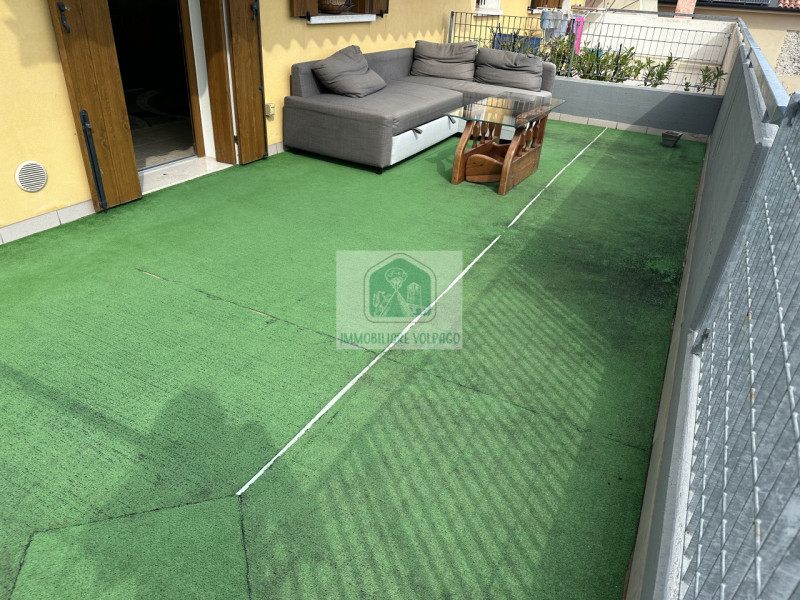 Scopri questo affascinante appartamento trilocale situato nel cuore di Villorba, una delle zone p...