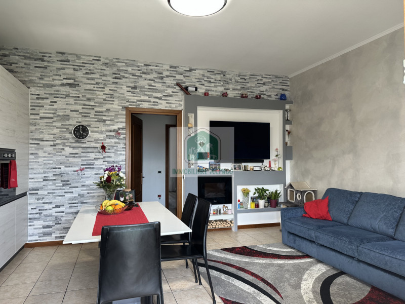 Scopri questo affascinante appartamento trilocale situato nel cuore di Villorba, una delle zone p...