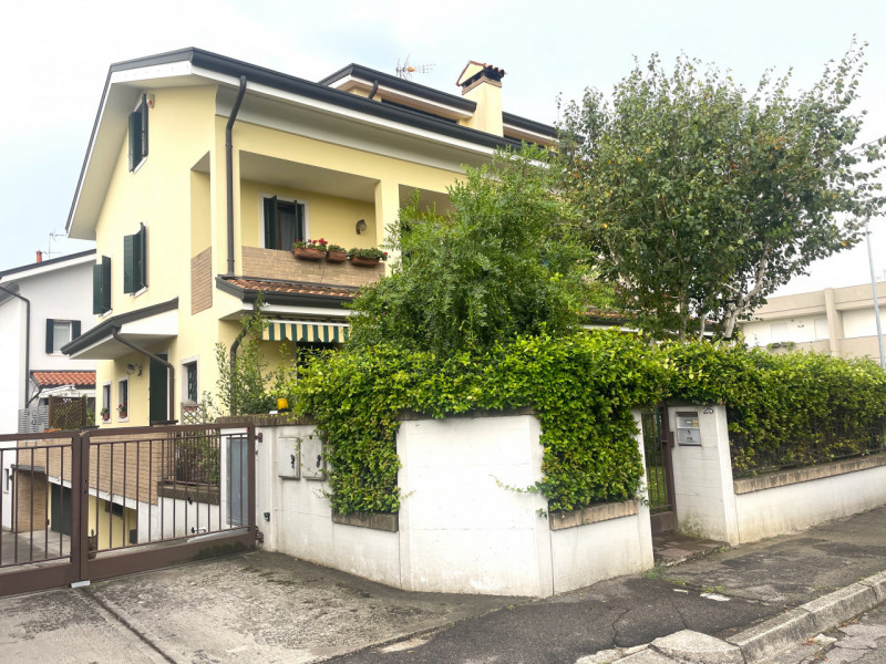 Selvazzano Dentro Vendita Bifamiliare