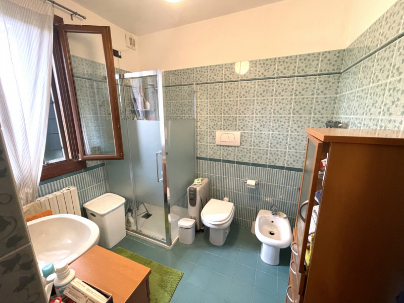 Scoprite questa splendida bifamiliare situata nel cuore di San Domenico, una zona residenziale es...