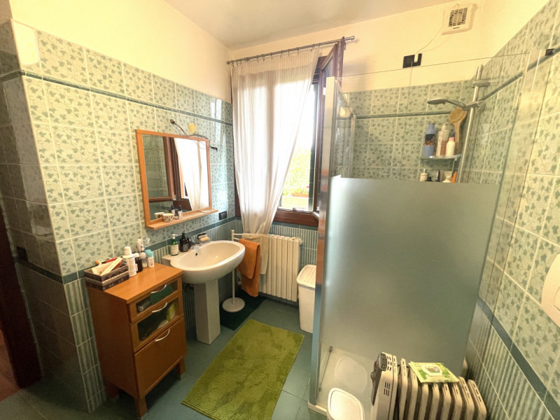 Scoprite questa splendida bifamiliare situata nel cuore di San Domenico, una zona residenziale es...