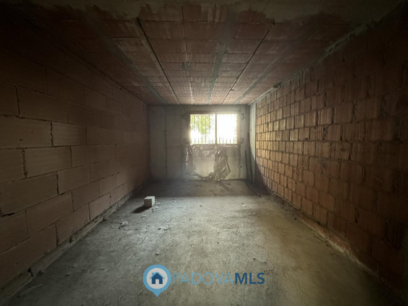 Immobile in esclusiva al Gruppo Padova MLS

A Due Carrare, in posizione comoda ai principali serv...