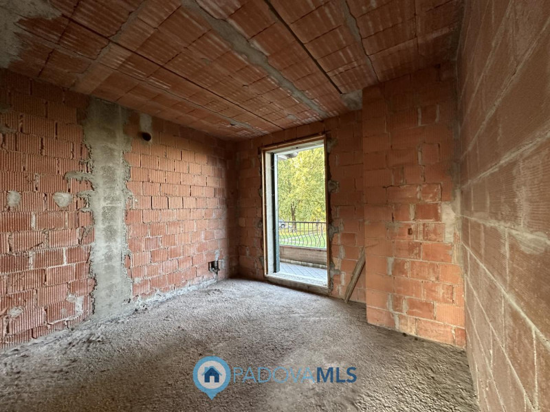 Immobile in esclusiva al Gruppo Padova MLS

A Due Carrare, in posizione comoda ai principali serv...