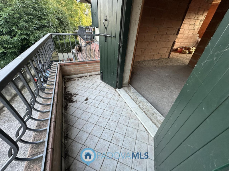 Immobile in esclusiva al Gruppo Padova MLS

A Due Carrare, in posizione comoda ai principali serv...