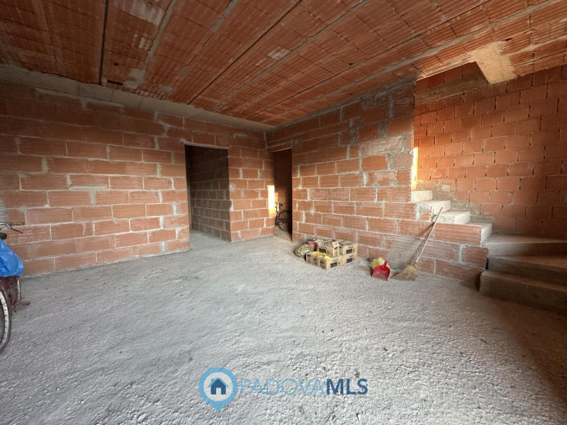 Immobile in esclusiva al Gruppo Padova MLS

A Due Carrare, in posizione comoda ai principali serv...