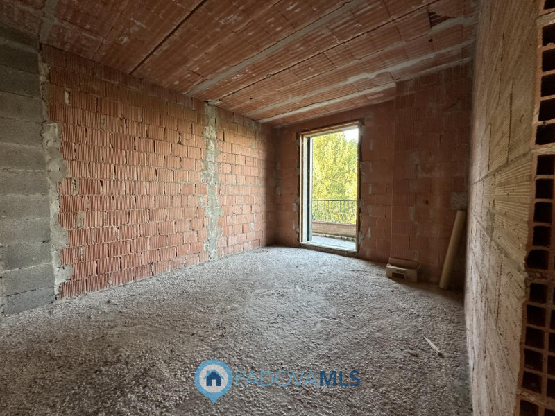 Immobile in esclusiva al Gruppo Padova MLS

A Due Carrare, in posizione comoda ai principali serv...