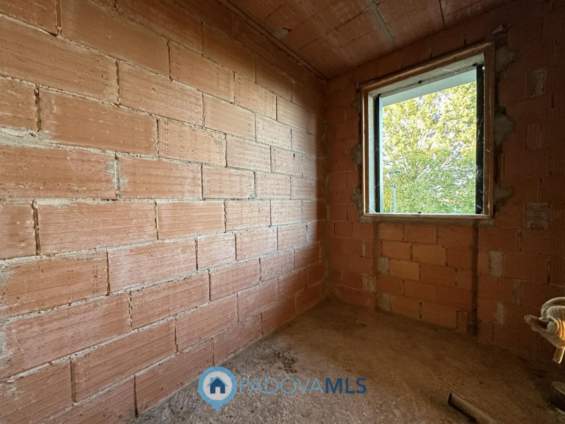 Immobile in esclusiva al Gruppo Padova MLS

A Due Carrare, in posizione comoda ai principali serv...