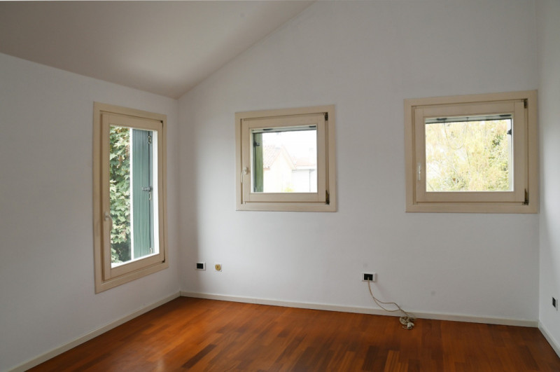 Scoprite questa affascinante villa unifamiliare, situata in una posizione unica di Monselice, car...