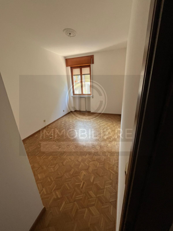 L'AGENZIA IMMOBILIARE CORNOLO' PROPONE IN VENDITA UN APPARTAMENTO TRICAMERE IN ZONA SEMICENTRALE ...