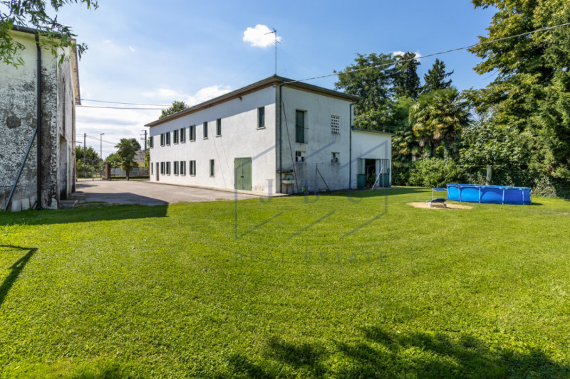 ORMELLE - Località Roncadelle (TV)

In centro a Roncadelle di Ormelle, proponiamo in vendita casa...