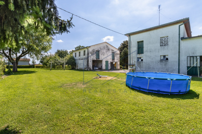 ORMELLE - Località Roncadelle (TV)

In centro a Roncadelle di Ormelle, proponiamo in vendita casa...