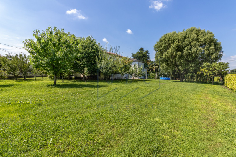 ORMELLE - Località Roncadelle (TV)

In centro a Roncadelle di Ormelle, proponiamo in vendita casa...