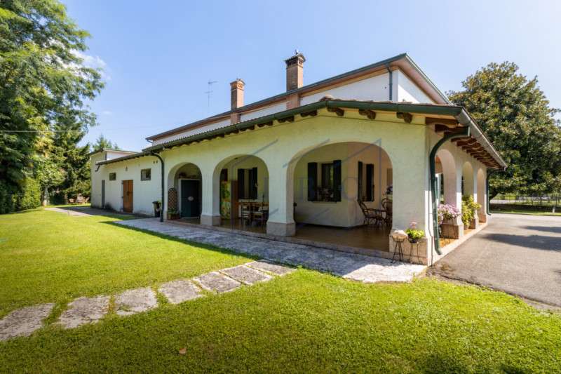 ORMELLE - Località Roncadelle (TV)

In centro a Roncadelle di Ormelle, proponiamo in vendita casa...