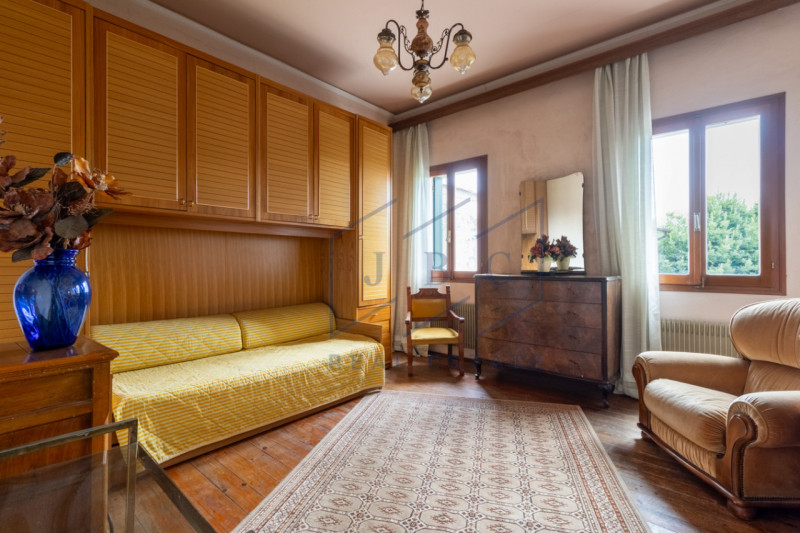 ORMELLE - Località Roncadelle (TV)

In centro a Roncadelle di Ormelle, proponiamo in vendita casa...