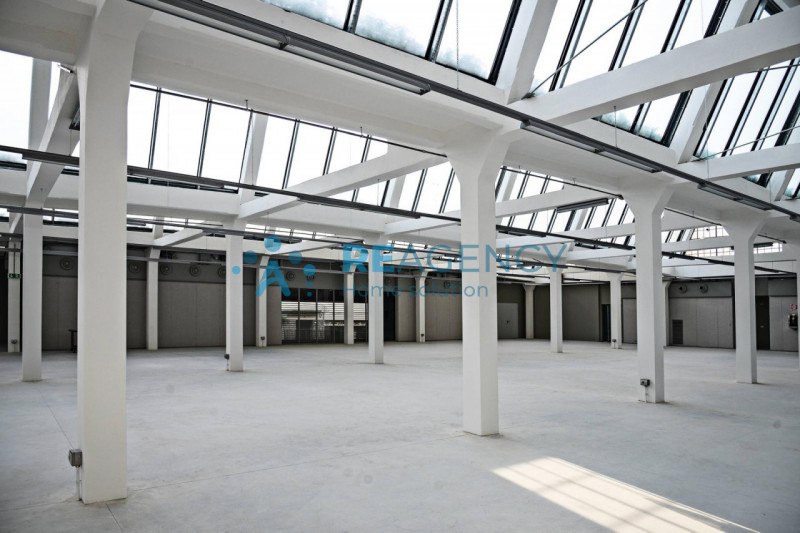 SCHIO 

Chic - Versatile - Prestigioso

In una cornice di grande charme, all’interno di una galle...