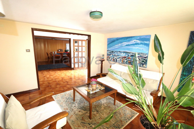 Casa singola con giardino privato di c.a. 300 mq, situata in contesto tranquillo. L'abitazione si...