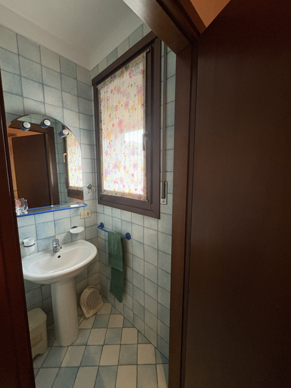 AFFITTASI STANZA ALL'INTERNO DI CASA INDIPENDENTE ZONA MONTA' PONTEROTTO PADOVA OVEST:

Affittasi...