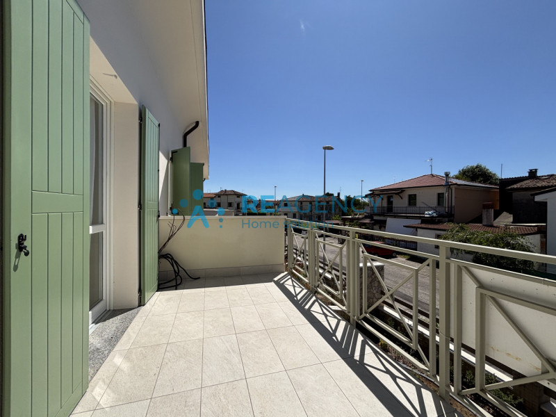 Scopri l’ultima esclusiva opportunità abitativa nel cuore di Creazzo! Proponiamo in vendita un el...