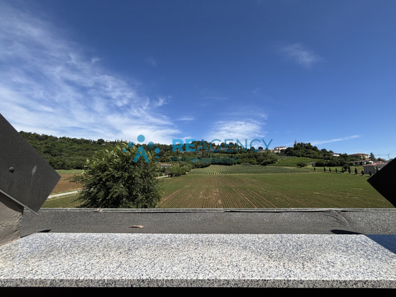 Scopri l’ultima esclusiva opportunità abitativa nel cuore di Creazzo! Proponiamo in vendita un el...