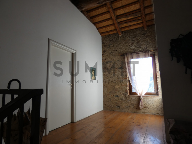 TORREBELVICINO - Centro: In storica palazzina MINIAPPARTAMENTO con studio. Totali 80 mq circa. Pi...