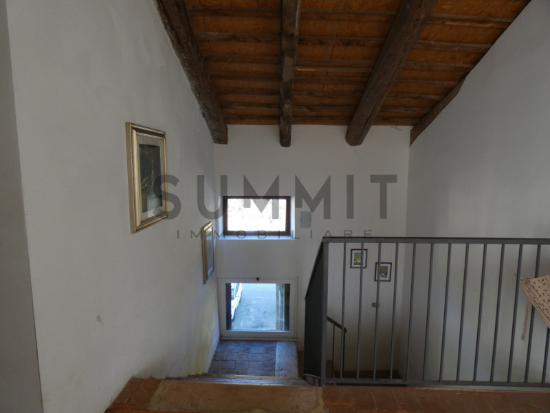 TORREBELVICINO - Centro: In storica palazzina MINIAPPARTAMENTO con studio. Totali 80 mq circa. Pi...