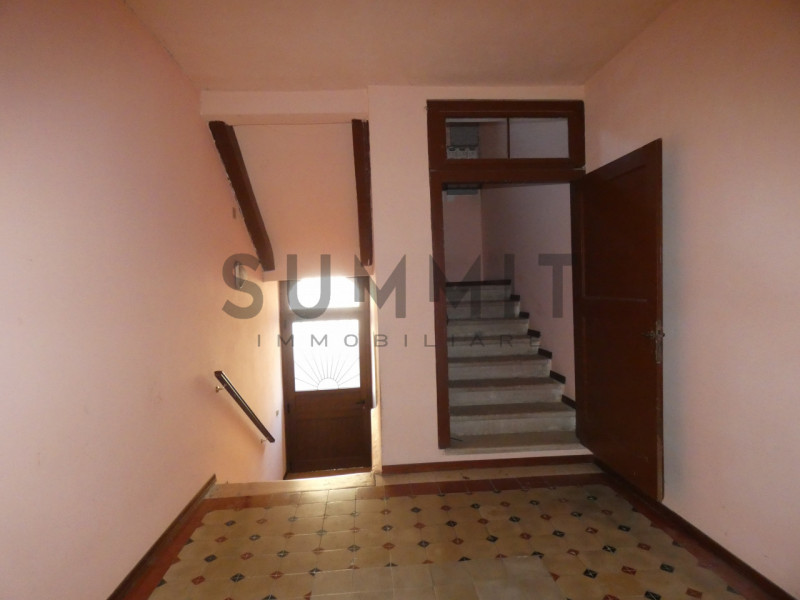 TORREBELVICINO - Centro: In storica palazzina MINIAPPARTAMENTO con studio. Totali 80 mq circa. Pi...