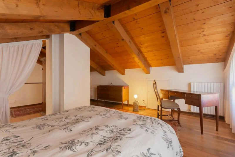 PADOVA VICINANZE PRATO DELLA VALLE - Situato a pochi metri di distanza da una delle più belle pia...