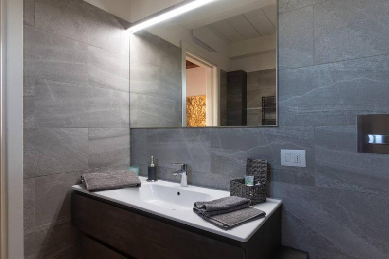 PADOVA VICINANZE PRATO DELLA VALLE - Situato a pochi metri di distanza da una delle più belle pia...