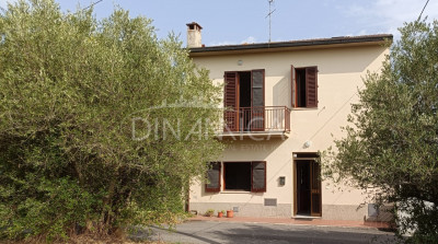 Freistehendes Einfamilienhaus in der Landschaft von Vinci, Florenz