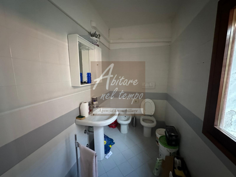 CITTADELLA  (PD)

Proponiamo in locazione un bellissimo negozio multi vetrina sito nei pressi del...