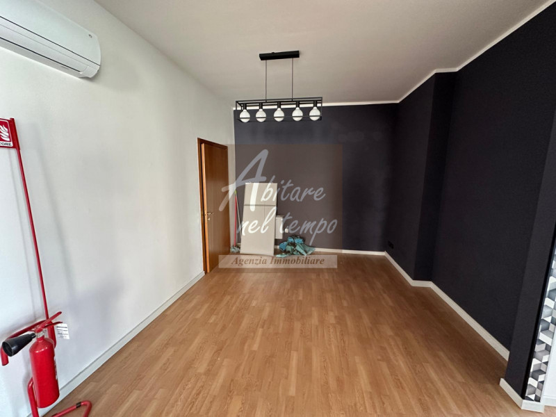 CITTADELLA  (PD)

Proponiamo in locazione un bellissimo negozio multi vetrina sito nei pressi del...