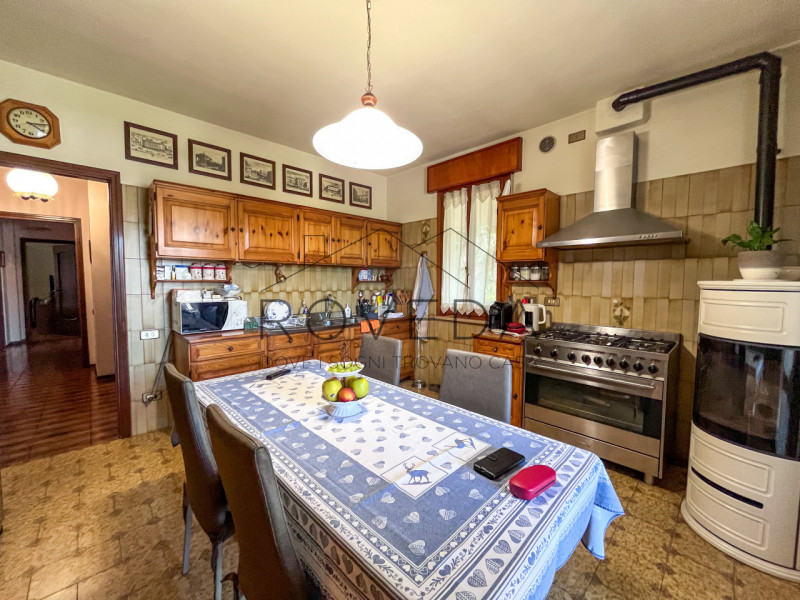 DOSSON DI CASIER

RIFERIMENTO: CR7

L'agenzia Roveda Immobiliare ha il piacere di presentarvi, in...