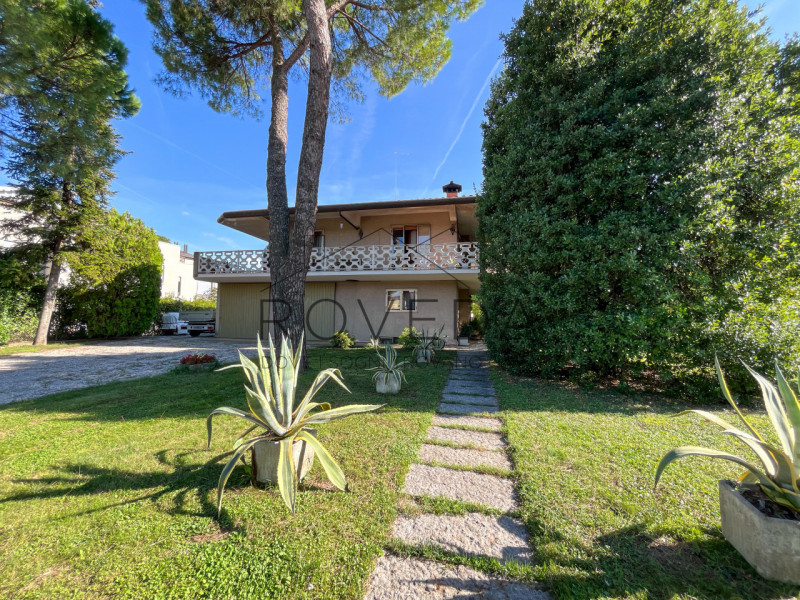 DOSSON DI CASIER

RIFERIMENTO: CR7

L'agenzia Roveda Immobiliare ha il piacere di presentarvi, in...