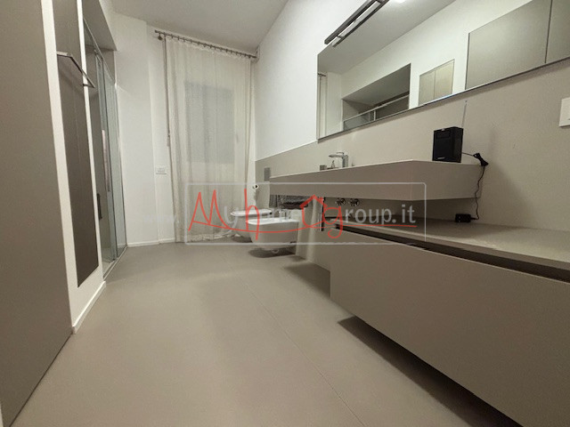 SELVAZZANO - (Rif. AFF645-s) -  AFFITTASI  VILLA CON PARCO - Circondata da un parco di circa 9.00...