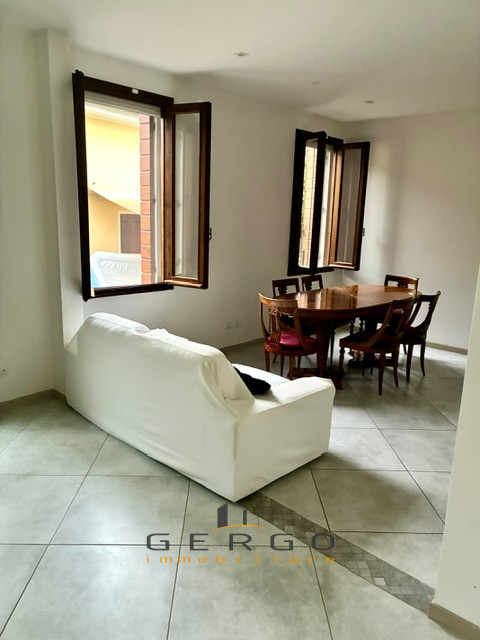 (Per INFO Monica 3482688677) Proponiamo in affitto una casa singola ristrutturata, situata nel tr...