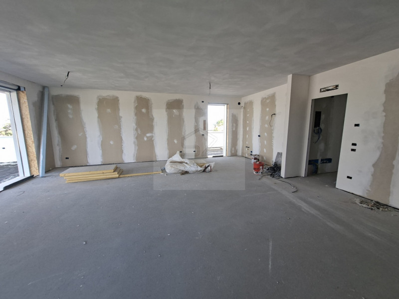 PADOVA - VOLTABAROZZO 

Proponiamo in VENDITA DIRETTA DA COSTRUTTORE super attico con terrazzo ab...