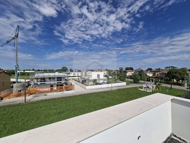 PADOVA - VOLTABAROZZO 

Proponiamo in VENDITA DIRETTA DA COSTRUTTORE super attico con terrazzo ab...