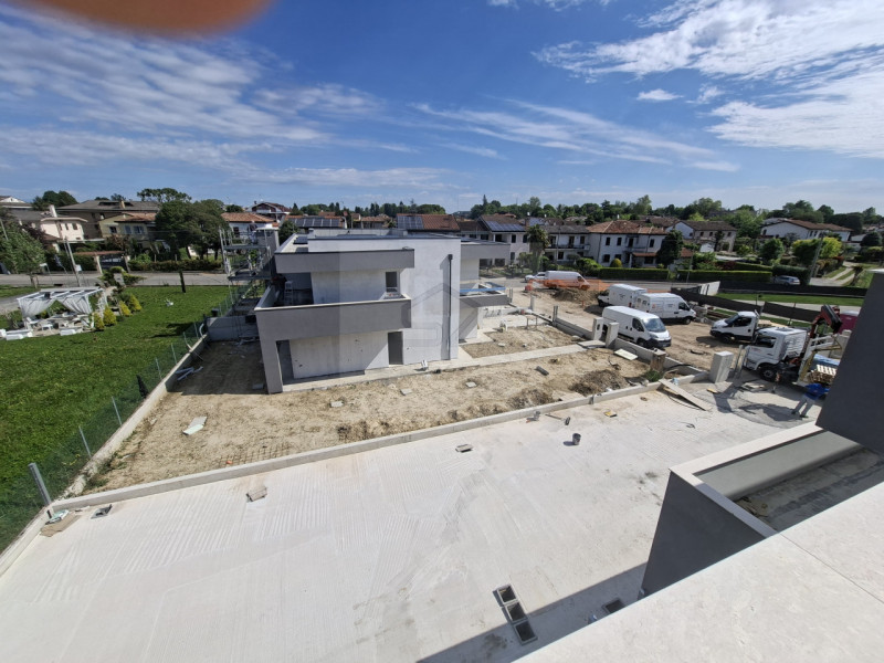 PADOVA - VOLTABAROZZO 

Proponiamo in VENDITA DIRETTA DA COSTRUTTORE super attico con terrazzo ab...