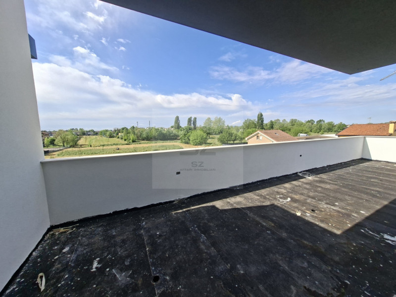 PADOVA - VOLTABAROZZO 

Proponiamo in VENDITA DIRETTA DA COSTRUTTORE super attico con terrazzo ab...