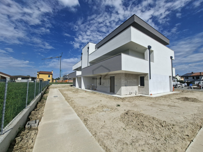 PADOVA - VOLTABAROZZO 

Proponiamo in VENDITA DIRETTA DA COSTRUTTORE super attico con terrazzo ab...