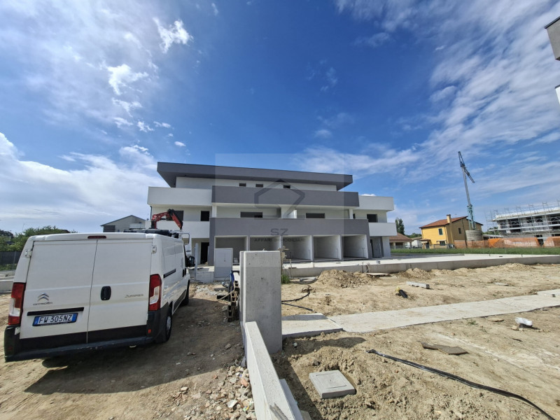 PADOVA - VOLTABAROZZO 

Proponiamo in VENDITA DIRETTA DA COSTRUTTORE super attico con terrazzo ab...