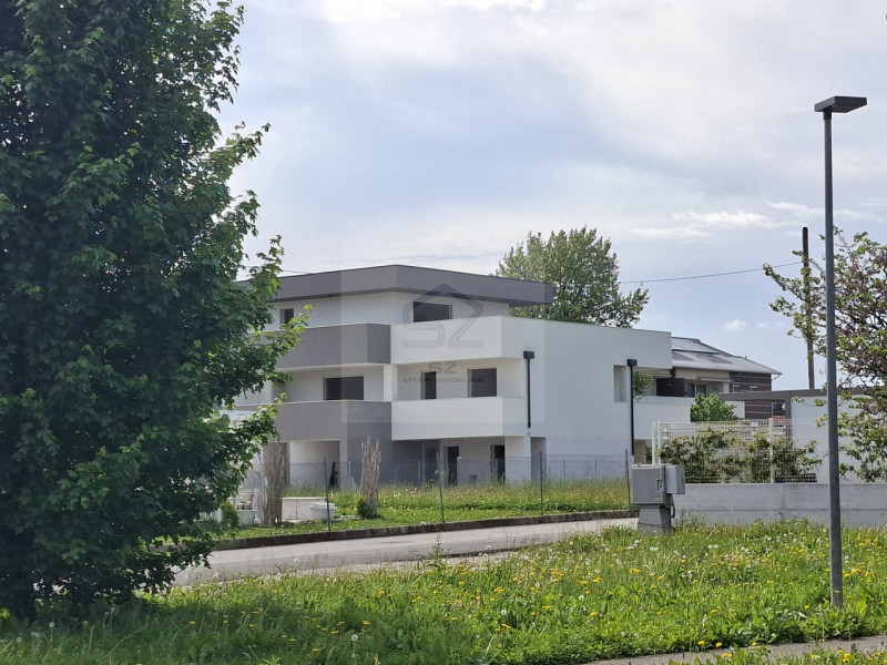 PADOVA - VOLTABAROZZO 

Proponiamo in VENDITA DIRETTA DA COSTRUTTORE super attico con terrazzo ab...