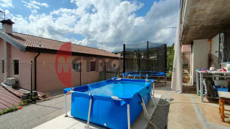 Porzione al piano terra di bifamiliare sovrapposta in vendita – Cornedo Vicentino
In una delle zo...